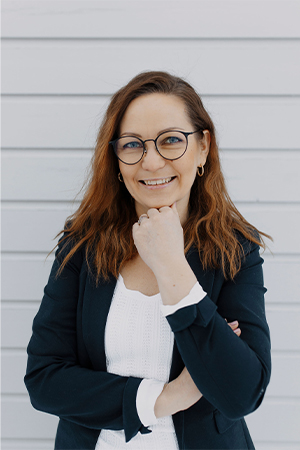 Naapurikodit myytävien asuntojen yhteyshenkilö Anniina Parviainen